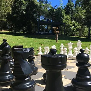 & 3*, Mapleton Australia